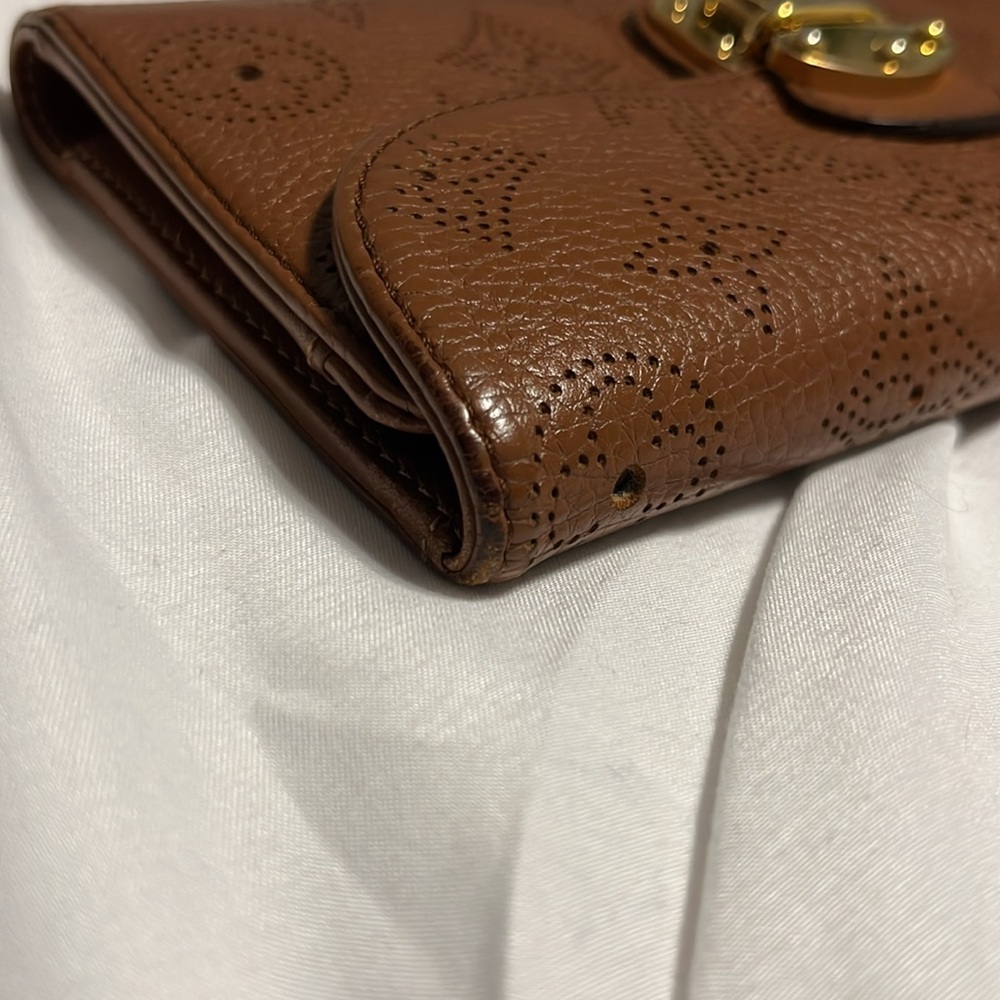 Louis Vuitton 2009 Leather Mahina Brown Amelia International Wallet - Picture 5 of 13